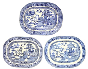 (3) ENGLISH STAFFORDSHIRE TRANSFERWARE 'BLUE WILLOW' PLATTERS