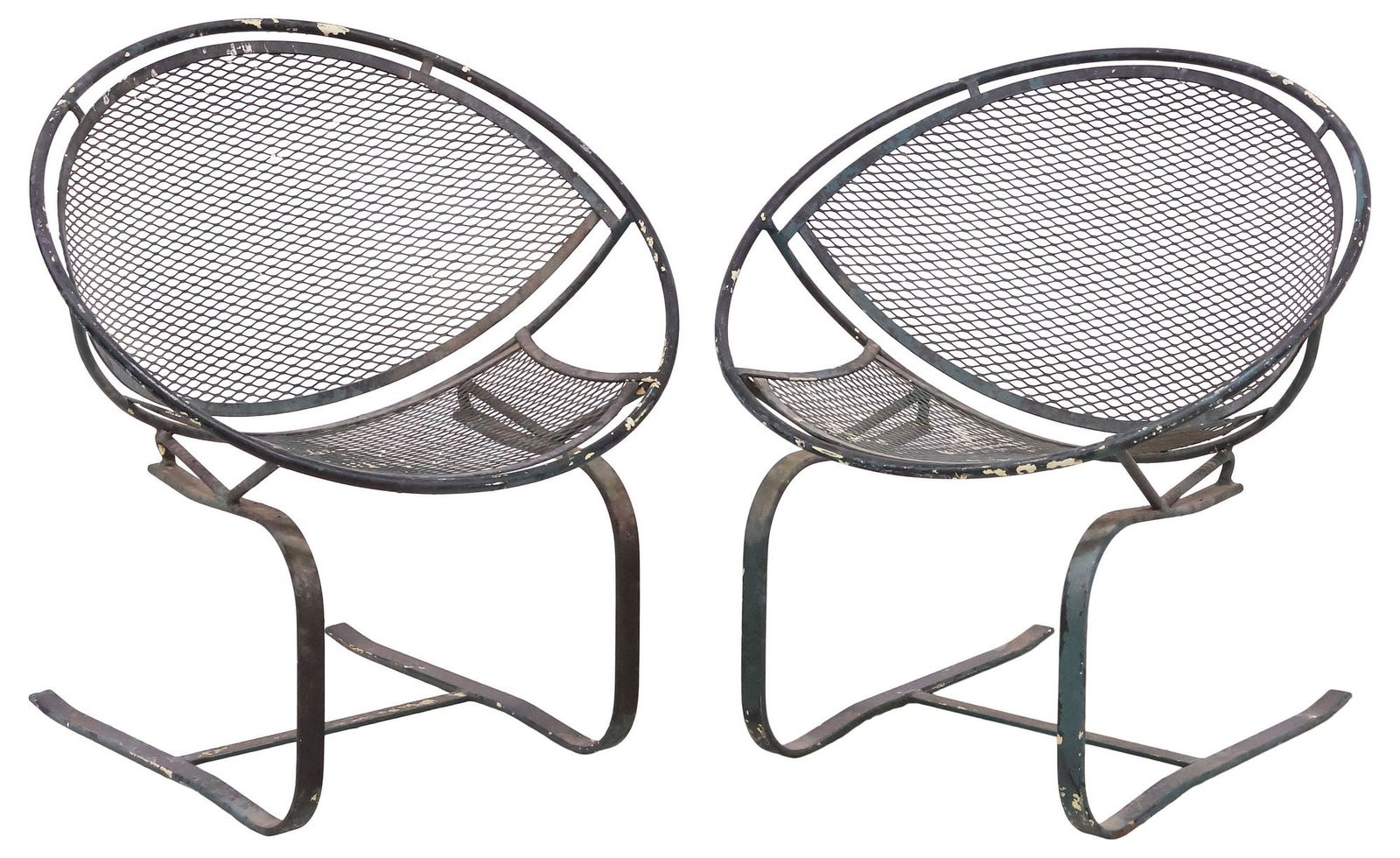 (2) MAURIZIO TEMPESTINI FOR SALTERINI (ATTRIB.) MID-CENTURY 'RADAR' IRON CHAIRS: (pair) Mid-century modern wrought iron "Radar" patio lounge chairs, attributed to Maurizio Tempestini (Italian, 1908-1960) for Salterini, c.1950s, each having circular frame with mesh back and seat, r