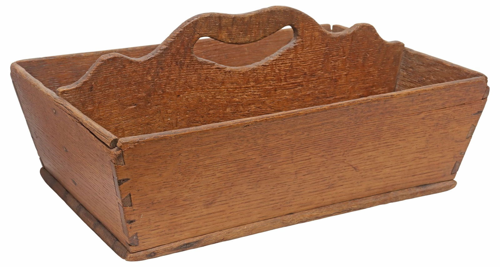 ENGLISH GEORGIAN OAK DIVIDED CUTLERY TRAY / BOX: English George III period oak cutlery tray, early 19th c., rectangular case with sloping sides, scalloped handle dividing interior, approx 8"h, 16.75"w, 11.75"d, 4.25lbs **Provenance: The lifetime col