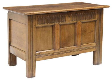 ENGLISH JACOBEAN STYLE CARVED OAK STORAGE CHEST / TRUNK