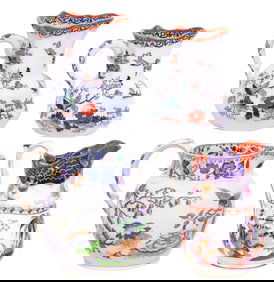 (4) ENGLISH CHINOISERIE-DECORATED IMARI CHINA PITCHERS