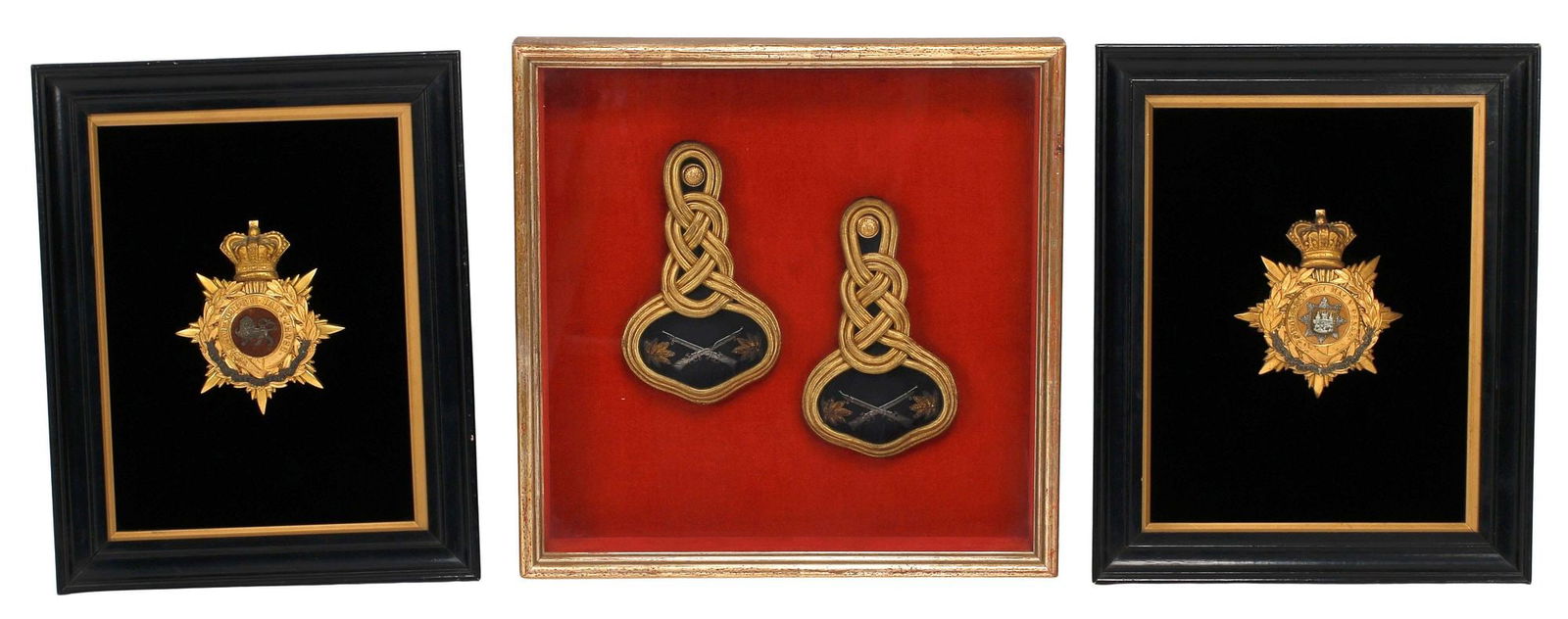 (3) NEW YORK MILITIA EPAULETTES & BRITISH VICTORIAN HELMET PLATES (1 of 4)