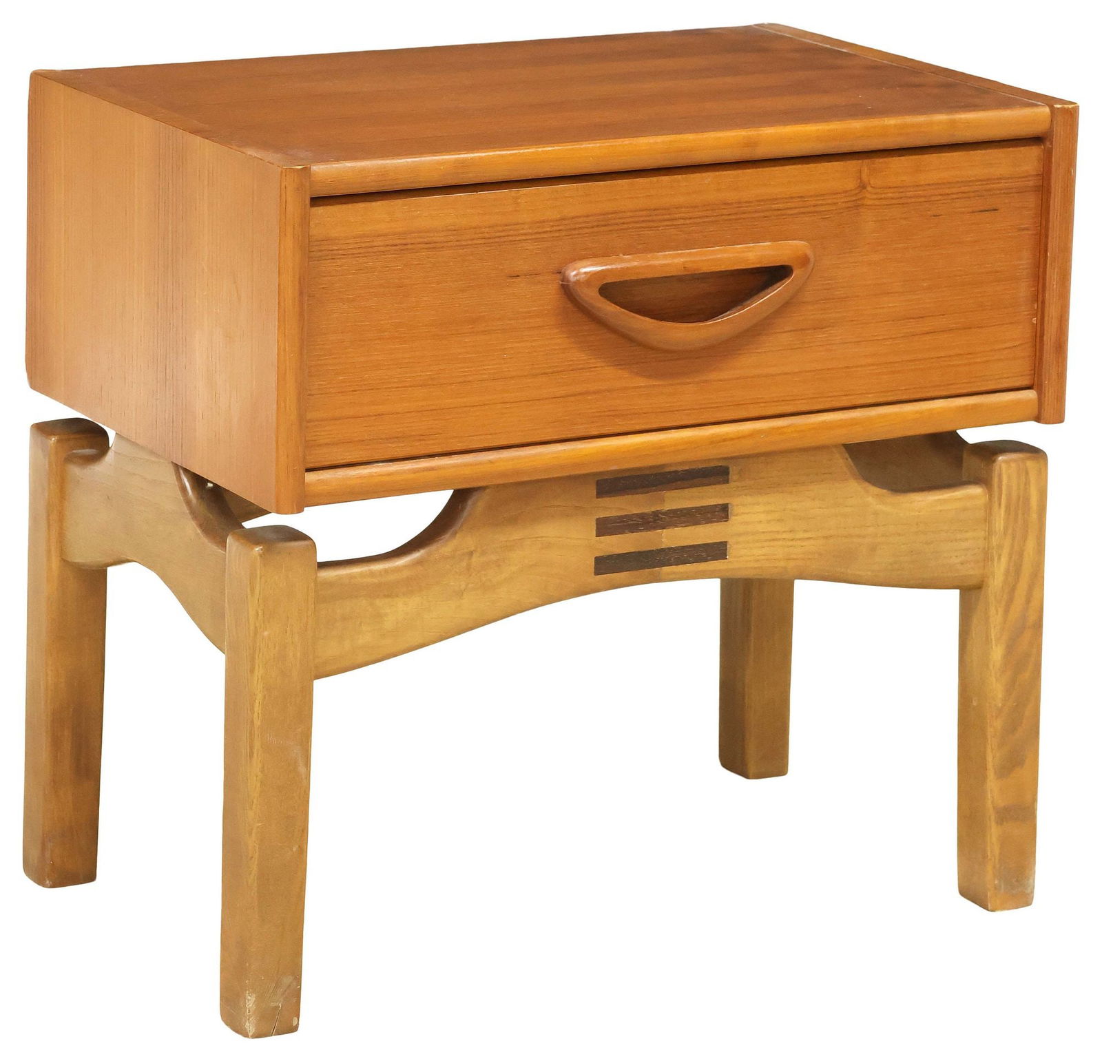 MID-CENTURY MODERN TEAK 1-DRAWER NIGHTSTAND: Mid-century modern teak nightstand, c.1960s, having central drawer, rising on straight square legs, approx 17.5"h, 18.75"w, 12"d