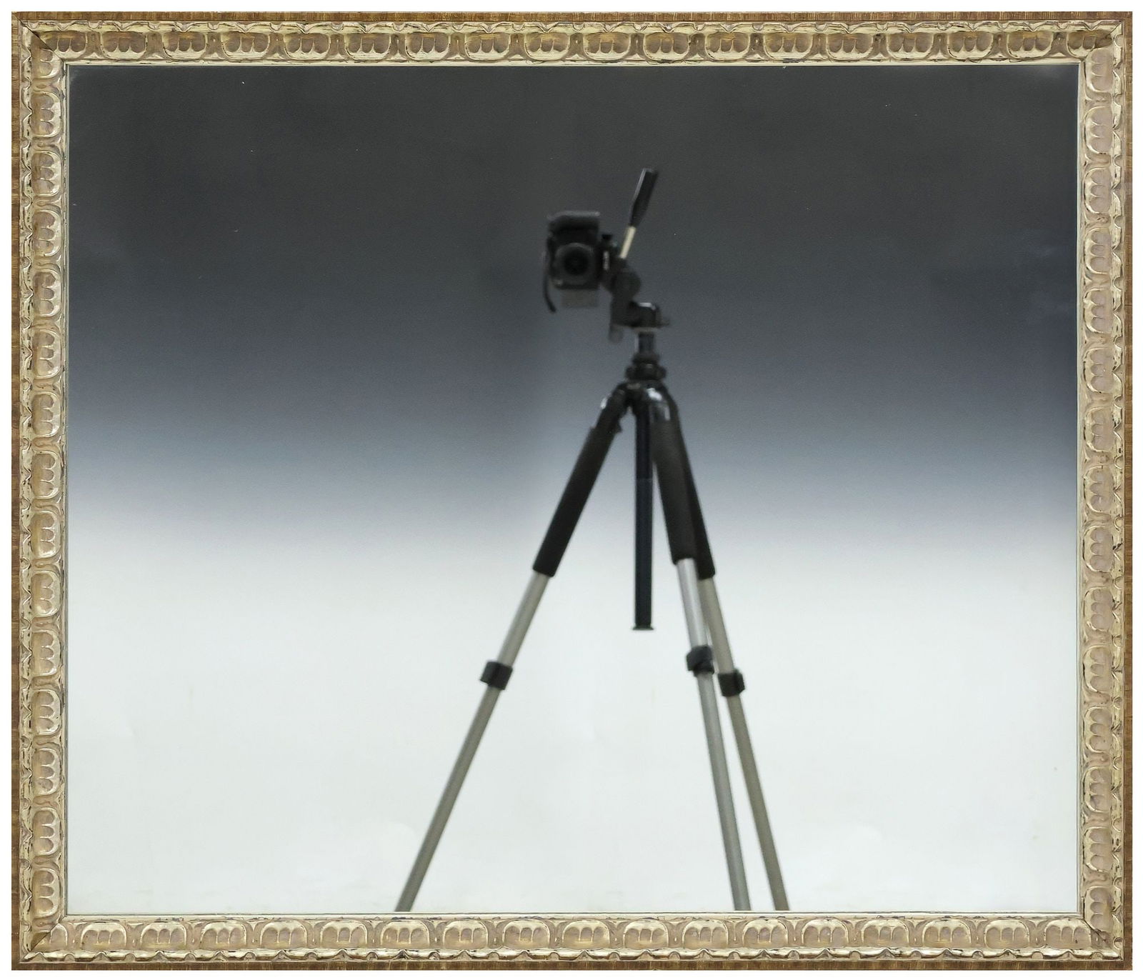 CONTEMPORARY SILVER-PAINTED RECTANGULAR WALL MIRROR - 2