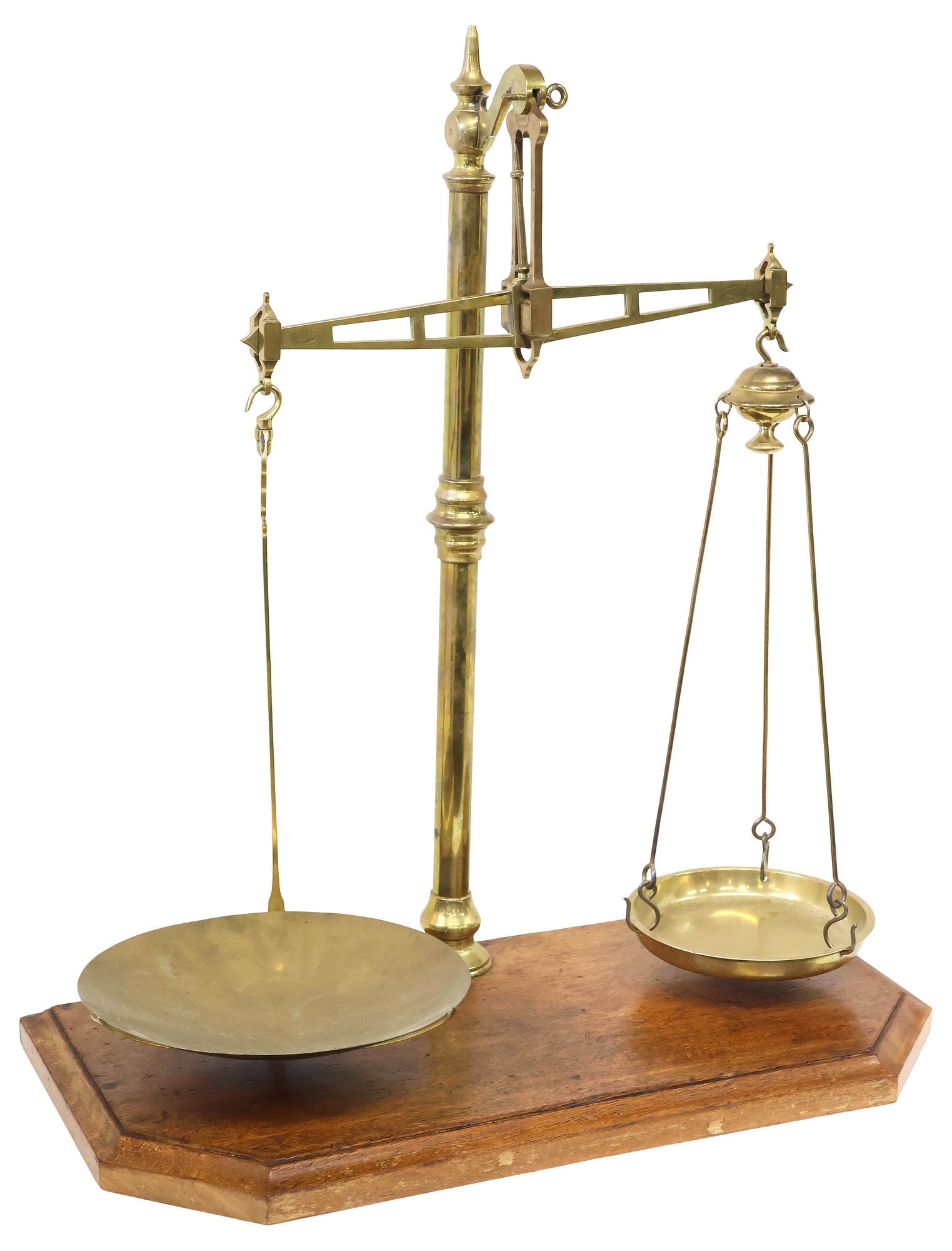 ENGLISH W&T AVERY LTD. SHOP COUNTER BRASS BALANCE BEAM SCALES: English brass balance scales, W & T Avery Limited, Birmingham, early 20th c., having turned-form standard, balance beam supporting two pans, on a wood base, approx 26"h, 22"w, 11"d, 14lbs