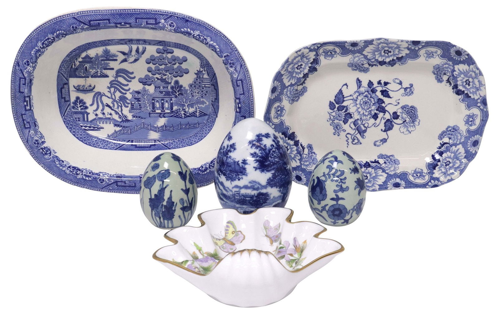 (6) GROUP OF BLUE & WHITE SERVICEWARE & TABLE ARTICLES, HEREND: (lot of 6) Group of serviceware and cabinet items, including: (1) Herend hand-painted porcelain shell dish, in the "Royal Garden William & Kate" pattern, makers mark underfoot, approx 3.5"h, 9"w, 8.75