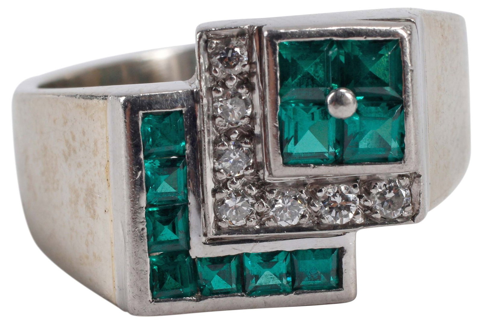 ESTATE ART DECO STYLE 14KT WHITE GOLD, EMERALD & DIAMOND RING: Estate Art Deco style 14kt white gold (tested) and gemstone ring, geometric chevron-form frame set with (eleven) square-cut emeralds, approx 0.50cttw, separated by (seven) square-cut diamonds, approx 
