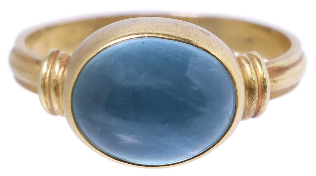 ESTATE 18KT YELLOW GOLD & BLUE TOPAZ CABOCHON RING: Estate 18kt yellow gold (tested) ring, central blue topaz cabochon, approx 3.00ct, in ovular bezel, on fluted band, hallmarked 750 and OX 82, approx size 6.75, 3.8 grams (inclusive of all materials) *