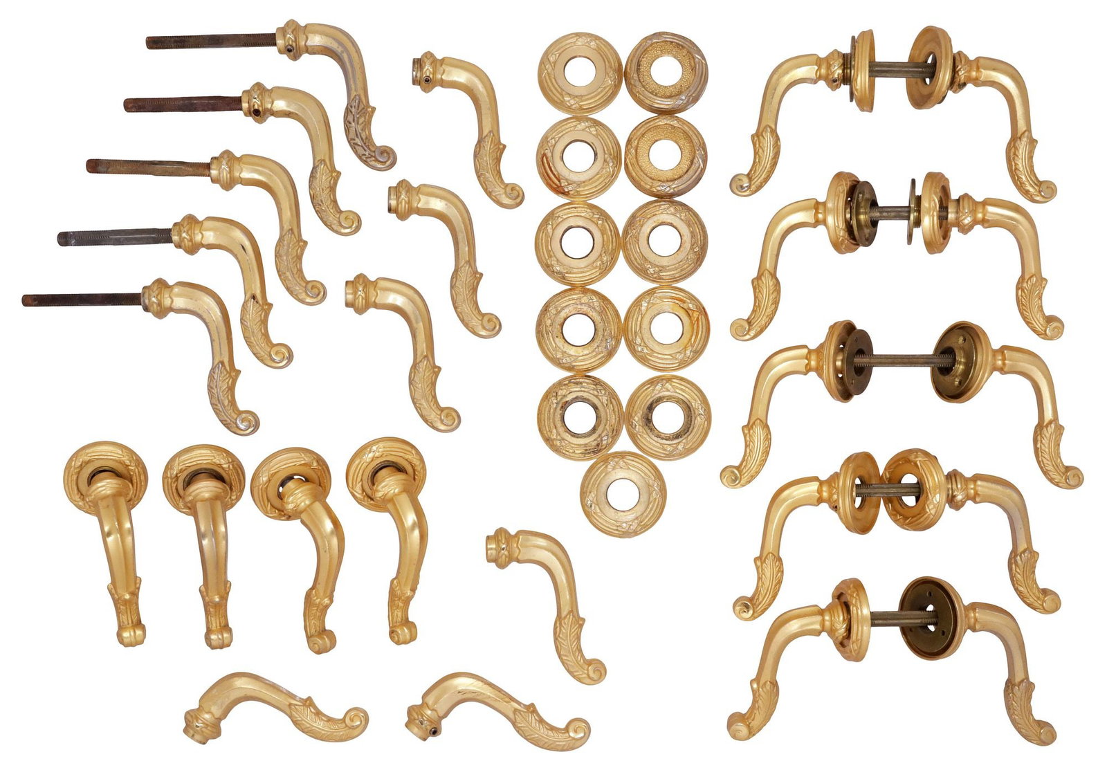 (LOT) DESIGNER SHERLE WAGNER GILT BRASS DOOR HARDWARE: LEVERS & PLATES: (lot) Designer gilt brass door hardware, Sherle Wagner International, 20th c., in the "Ribbon and Reed" pattern, various components with levers and matched back plates, approx 2"h, 4.25"w, 2.75"d, 14.