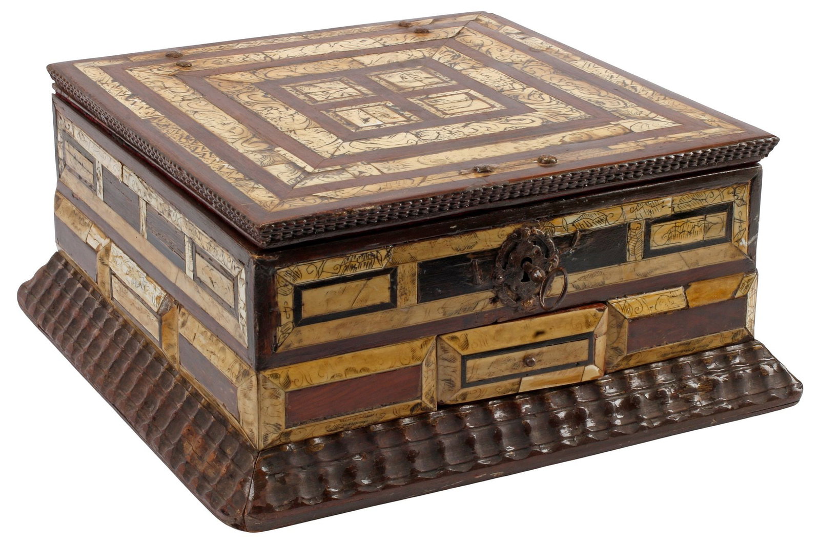 LARGE ANTIQUE CONTINENTAL PEN ENGRAVED TILED BONE TABLE BOX: Large antique engraved bone and hardwood box, likely Portuguese, the case inlaid with pen-engraved bone panels depicting birds, animals, and scrolled foliate ornamentation, sectioned interior later li