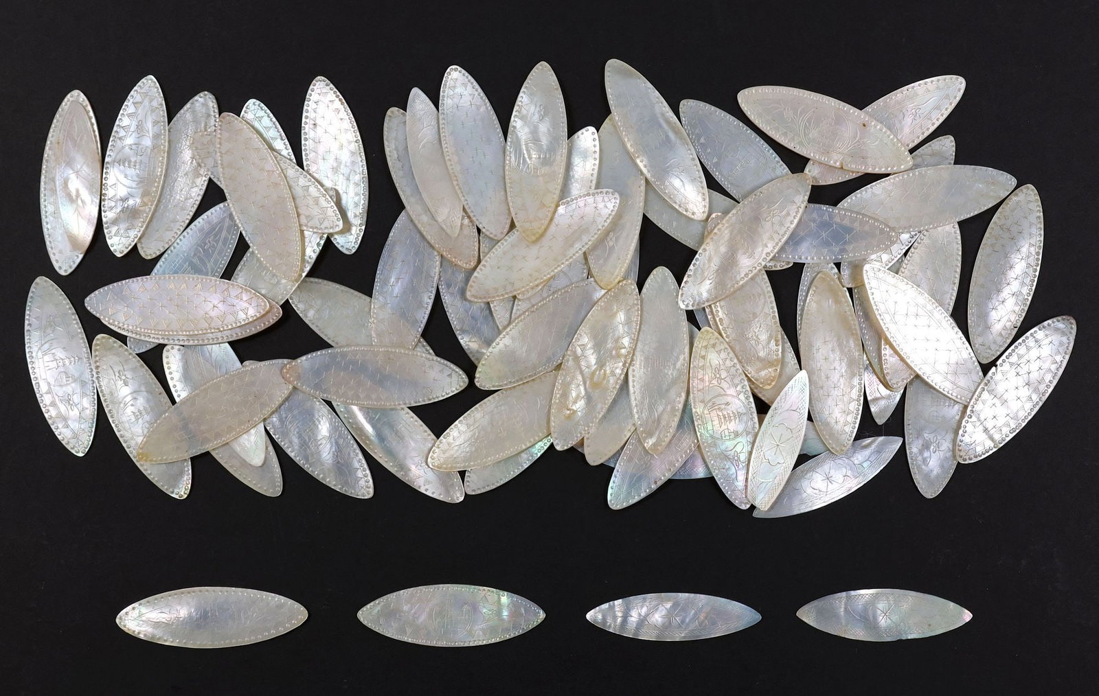 (72) CHINESE EXPORT QING CARVED MOTHER-OF-PEARL GAME COUNTERS, 90.2 GRAMS (1 of 5)