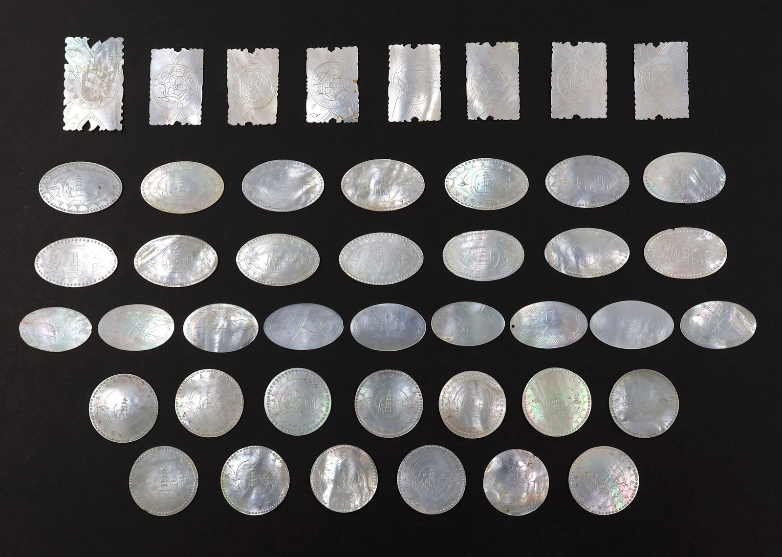 (44) CHINESE EXPORT QING CARVED MOTHER-OF-PEARL GAME COUNTERS (1 of 6)