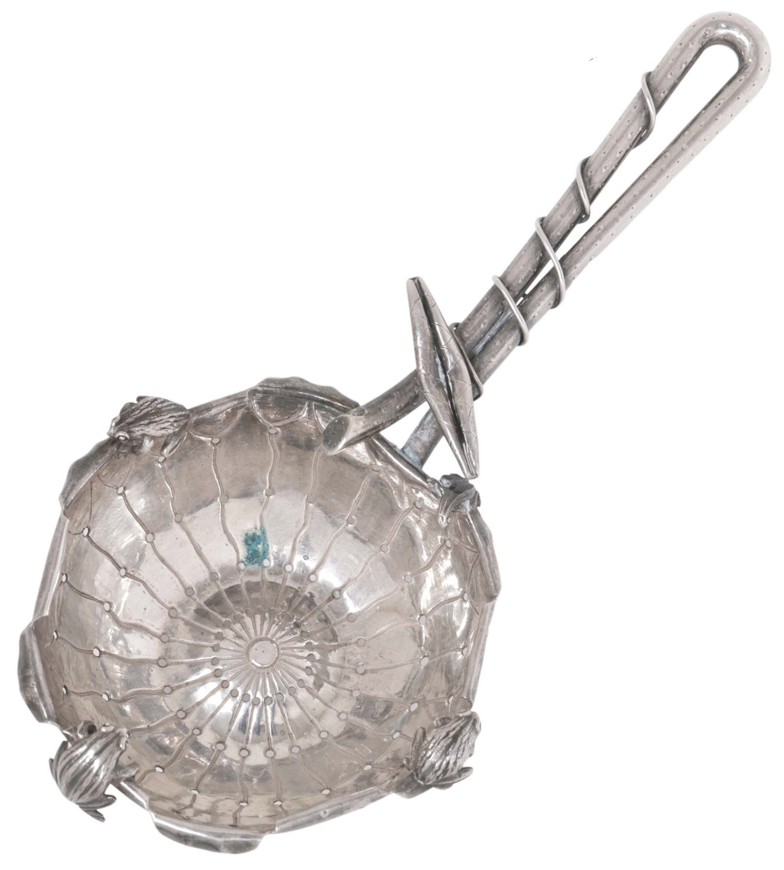 WHIMSICAL SILVER LILY PAD-SHAPED TEA STRAINER WITH SEATED FROGS (1 of 4)