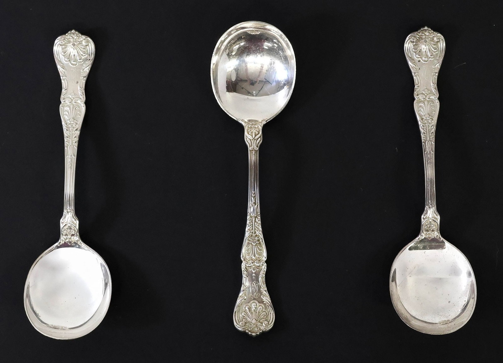 (3) AMERICAN J.E. CALDWELL 'KINGS' STERLING SILVER ROUND SOUP SPOONS (1 of 3)
