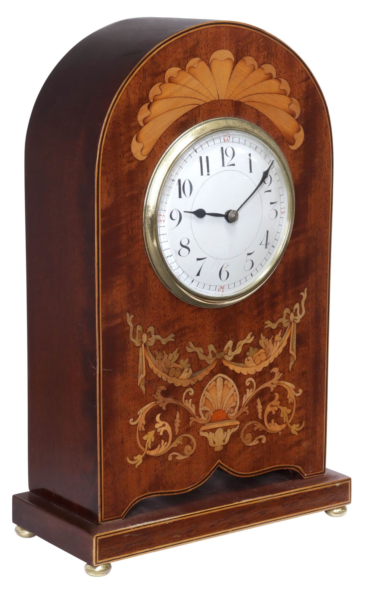 ENGLISH EDWARDIAN MARQUETRY-INLAID MAHOGANY MANTEL SHELF CLOCK: English Edwardian inlaid mahogany mantel clock, having arched case with stringwork trim, scalloped fan and shell marquetry motifs, with ribbons and foliate scrollwork, centering glazed dial window, wh