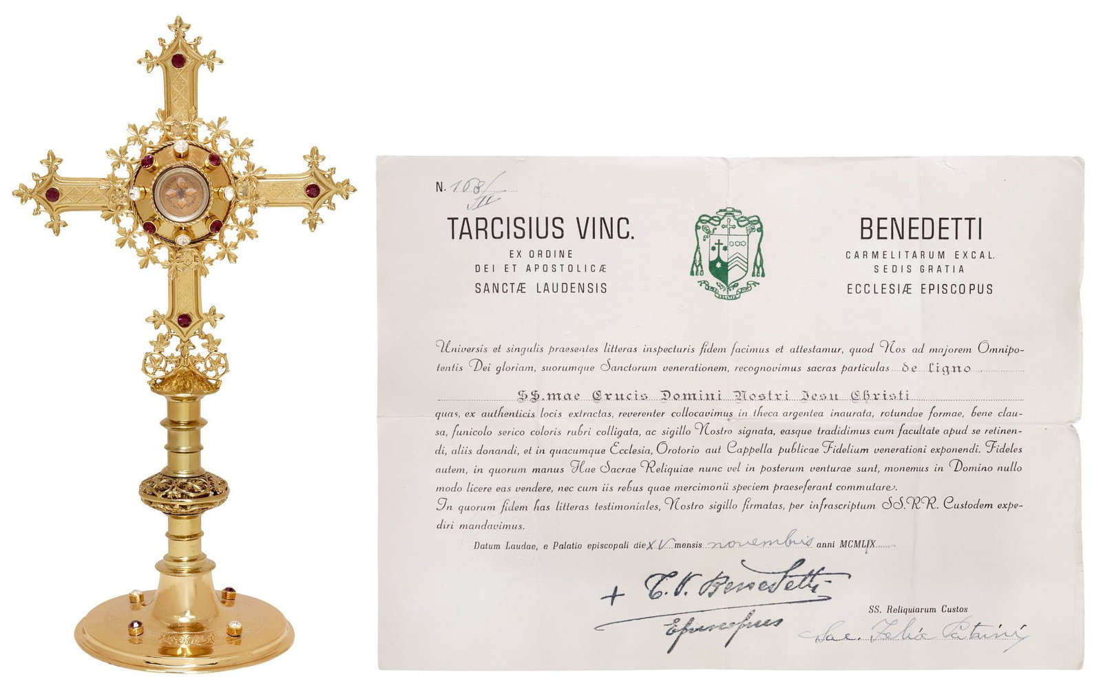 1ST-CLASS RELIC OF THE TRUE CROSS IN ENCRUSTED ALTAR RELIQUARY WITH COA: Important first-class (ex crucis) relic of the True Cross of Our Lord Jesus Christ, housed in a silver-tone metal theca reliquary, further encased in a cathedral-sized gilt-metal altar reliquary, havi