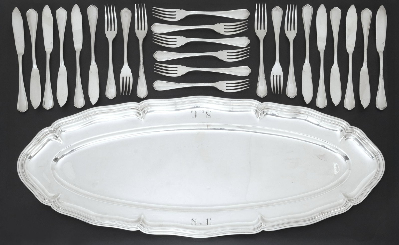 (25) CHRISTOFLE 'SPATOURS' SILVERPLATE FISH SERVICE & SERVING TRAY: (lot of 25) French silverplate tableware, Orfevrerie Christofle, in the "Spatours" pattern, all monogrammed S de C, including: (24) fish service, housed in worn box, with "Couverts a Po