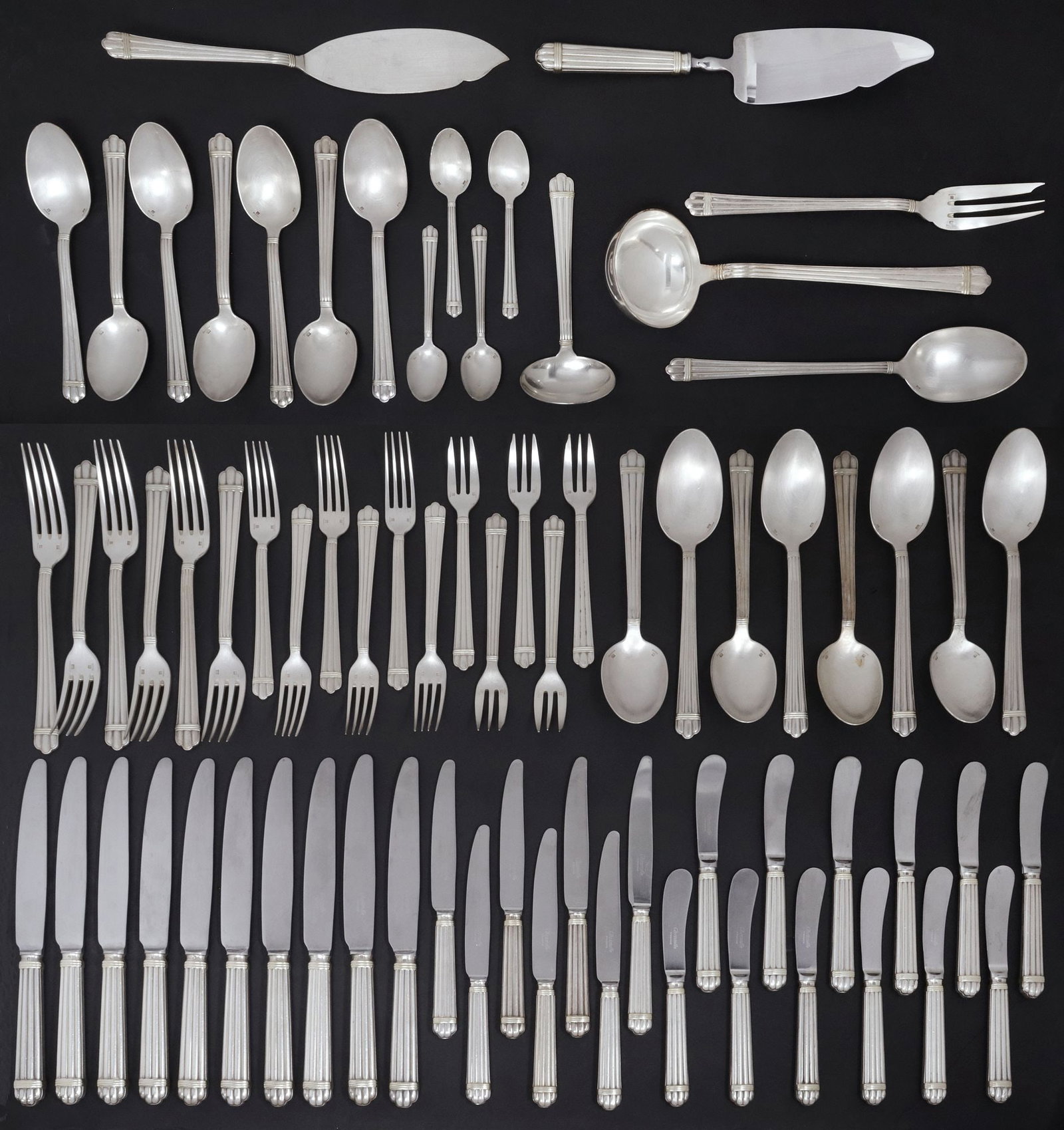 (53) CHRISTOFLE 'ARIA GOLD' SILVERPLATE FLATWARE SERVICE: (lot of 53) French silverplate flatware service, Orfevrerie Christofle, in the "Aria Gold" pattern, including: (10) hollow-handle dinner knives, approx 9.75"l; (6) forks, approx 8 1/8&q