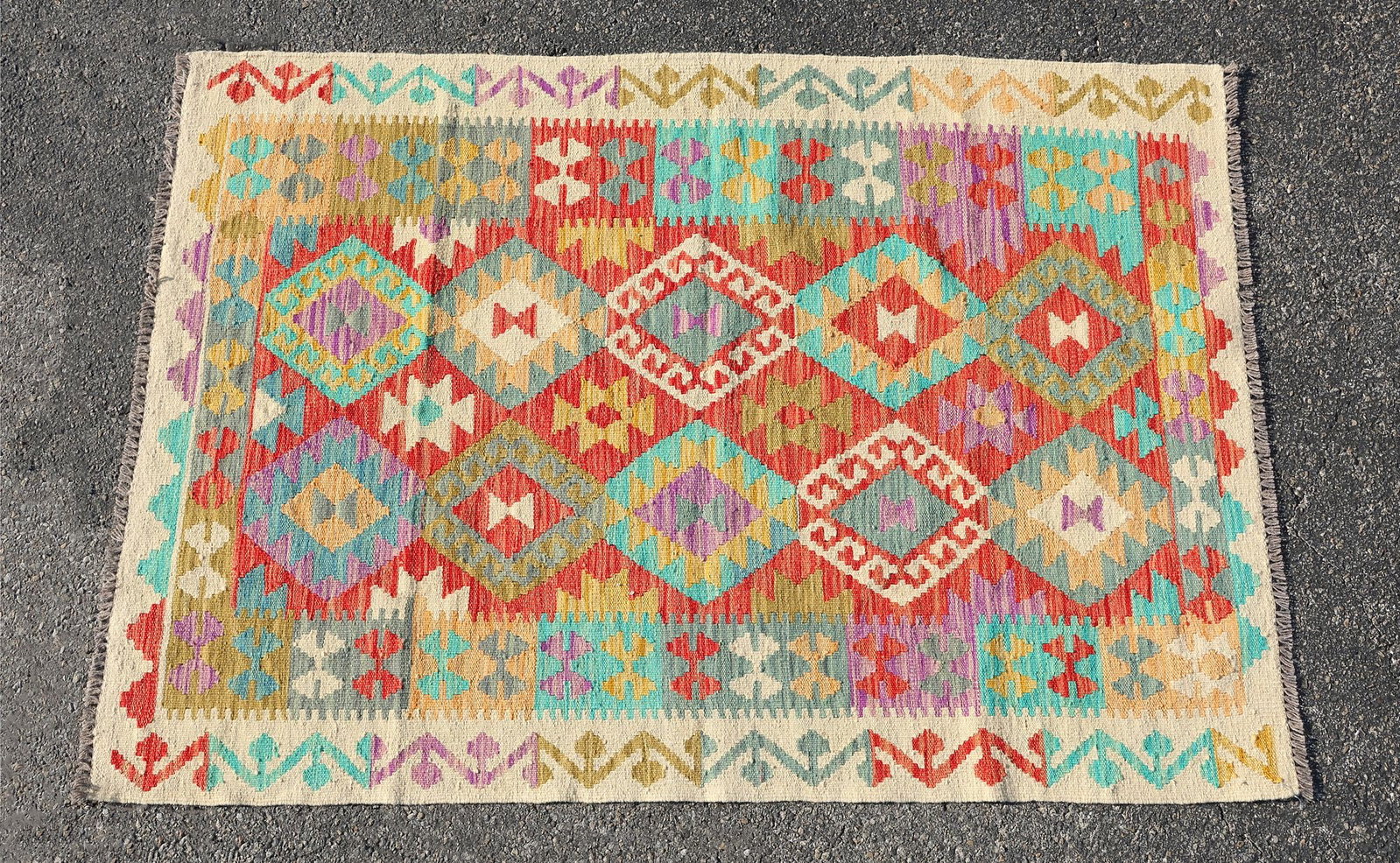 ESTATE FLATWOVEN KILIM RUG, 5'9.5" X 3'11.5": Estate flatwoven Kilim rug, approx 5'9.5"l, 3'11.5"w **Please Note: All of the rugs offered in this auction would likely benefit from a professional cleaning. Estate rugs may show some wear and imperf