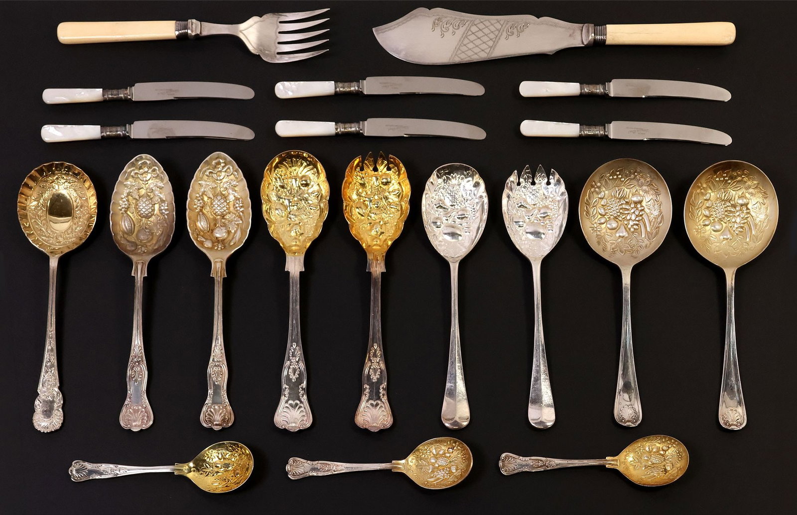 (20) SHEFFIELD & OTHER SILVERPLATE BERRY SPOONS & CASED SERVICEWARE: (lot of 20) Collection of silverplate serviceware, mostly English, some monogrammed, including: (8) master berry spoons, all Sheffield, varied makers in matched pairs, some retaining remnants of a