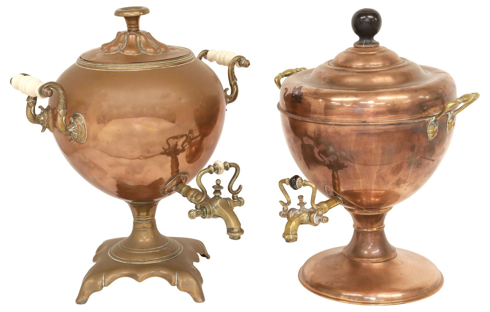 (2) ENGLISH VICTORIAN COPPER & BRASS SAMOVARS / HOT WATER URNS: (lot of 2) English Victorian copper and brass samovars/ hot water urns, late 19th c., each having rounded tapering bodies, turned brass spigots, including: (1) with ebonized wood finial, flanked by tu