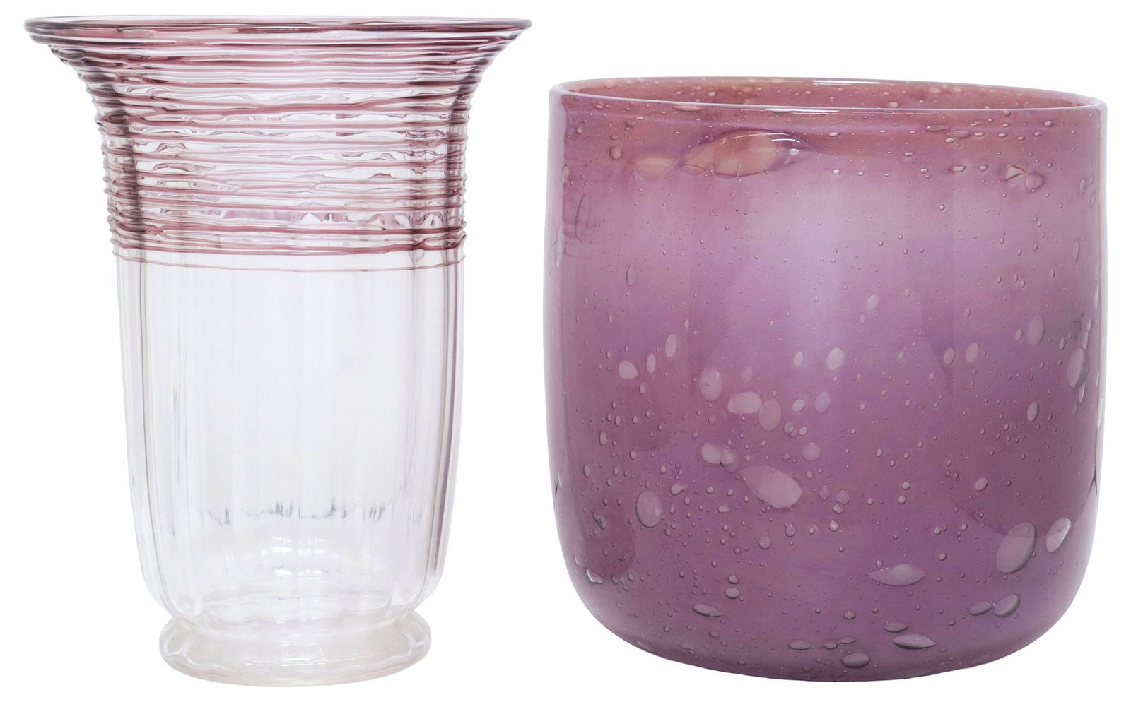 (2) STEUBEN STYLE ART GLASS VASE & DEAN FLOWERS (ATTRIB.) CANDLEHOLDER: (lot of 2) Studio art glass vessels, both unmarked, including: (1) colorless shade vase, in the style of Steuben, similar to #913, having flared rim with violet reeding, over ribbed body rising on cir