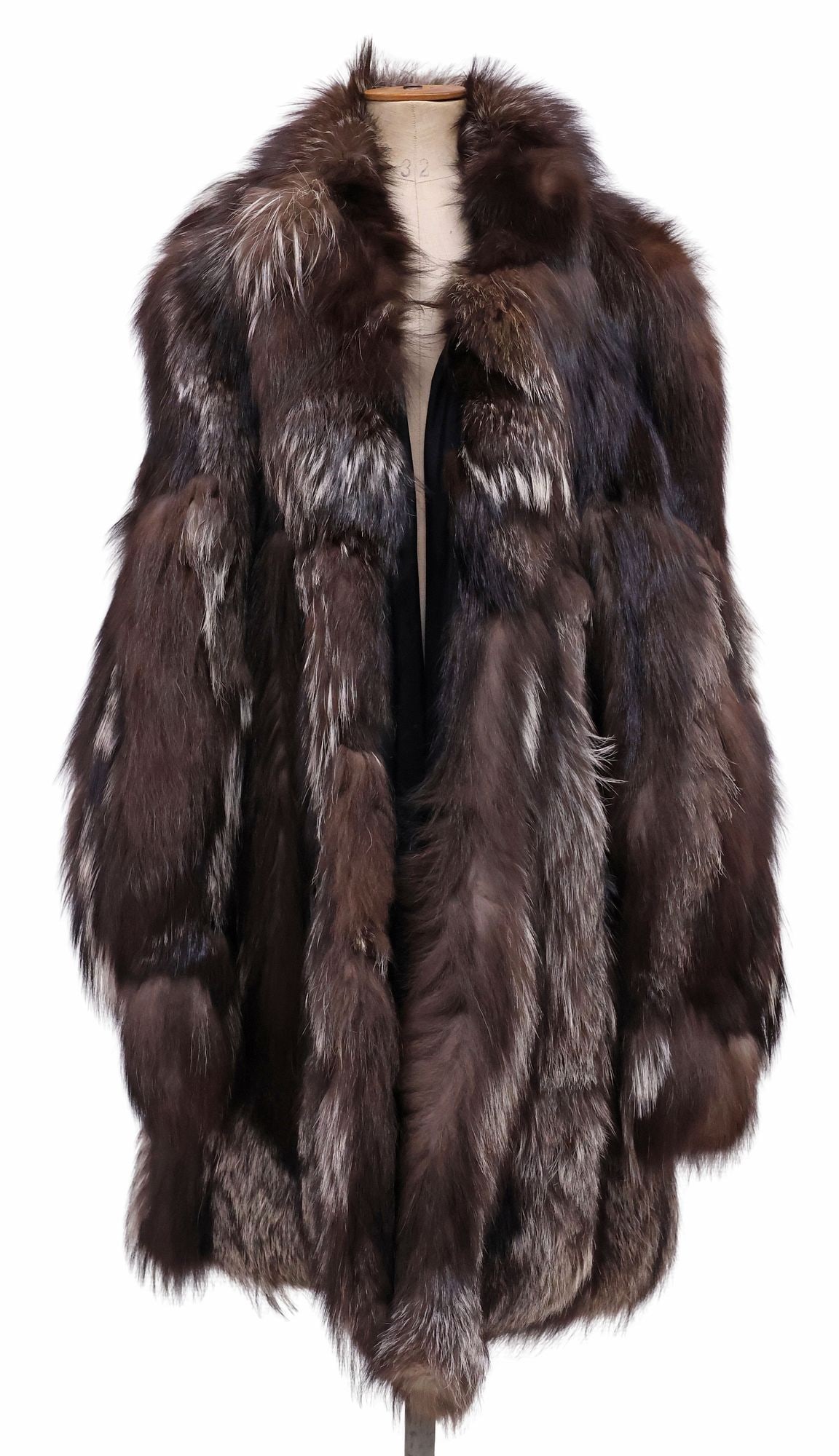 LADIES DASCO HIP-LENGTH FUR COAT WITH SNAP HOOK CLOSURE (1 of 3)