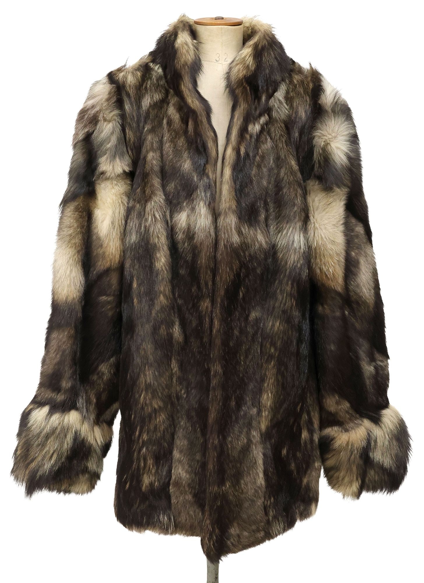 LADIES GERMAN FUR COAT WITH SHORT COLLAR: Ladies German fur coat, having padded shoulders and short collar, front hook closure, cuffed long sleeves, interior tag marked "Echter Pelz," shoulder: approx 20"w, sleeve: approx 26"l, length, approx