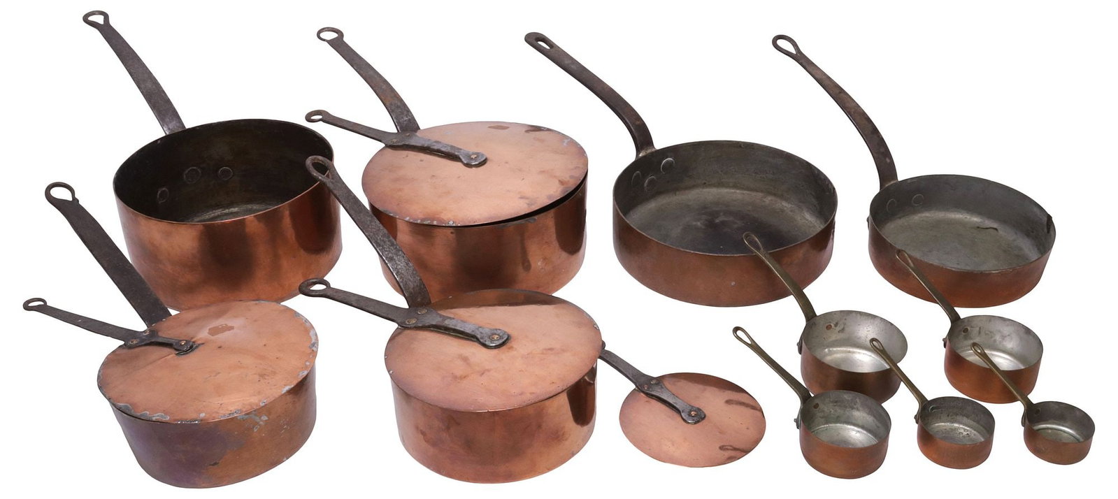 (15) RUSTIC FRENCH COPPER KITCHENWARE, SAUCEPANS & LIDS: (lot of 15) Rustic French copper kitchenware, including: (11) saucepans, (one) with Grand Magasins du Louvre Paris mark under handle, (one) marked 20 under handle, (4) lids, largest: approx 7"h,