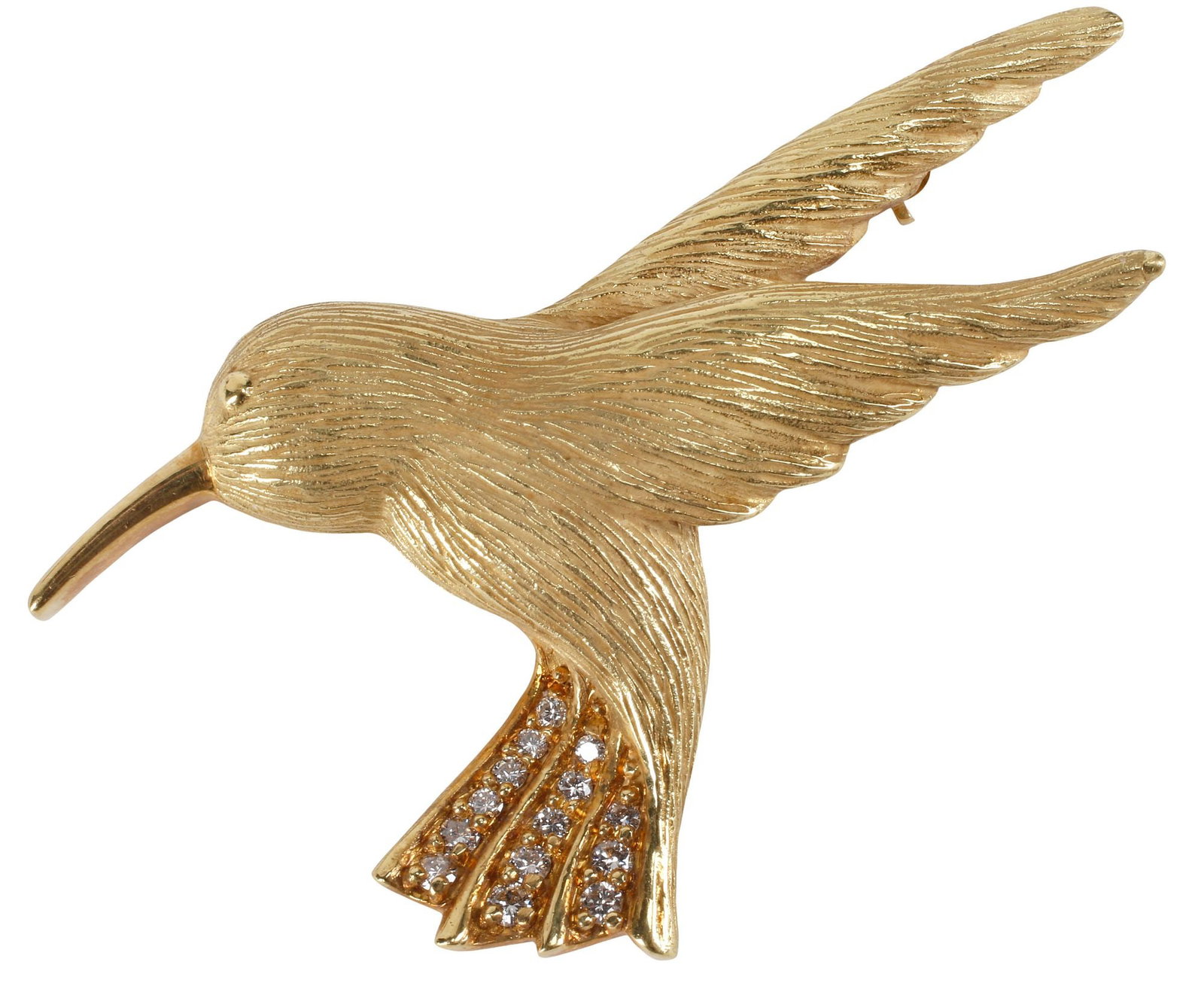ESTATE 18KT YELLOW GOLD & DIAMOND BROOCH, HUMMINGBIRD IN FLIGHT: Estate 18kt yellow gold (tested) figural brooch, realistically modeled as a hummingbird in flight, with fine textured ground, flared tail feathers set with (fourteen) round brilliant cut diamonds, app