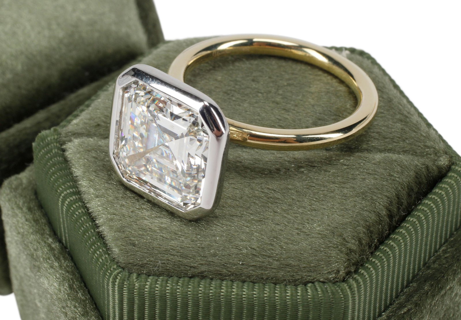 ESTATE DESIGNER UNEEK 18KT & GIA 5.82 CT SQUARE EMERALD CUT DIAMOND RING (1 of 6)