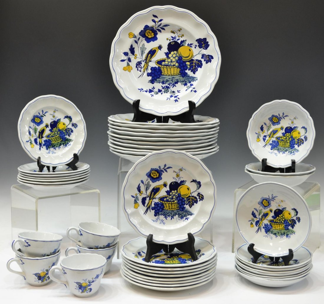 (43) SPODE PORCELAIN BLUE BIRD DINNER SERVICE: (set of 43) English porcelain dinner service, Copeland Spode, 'Blue Bird' pattern, comprising: (11) dinner plates, 10.5"diam; (9) salad plates, 7.5"diam; (7) bread plates, 6.75"diam; (3) soup bowls, a