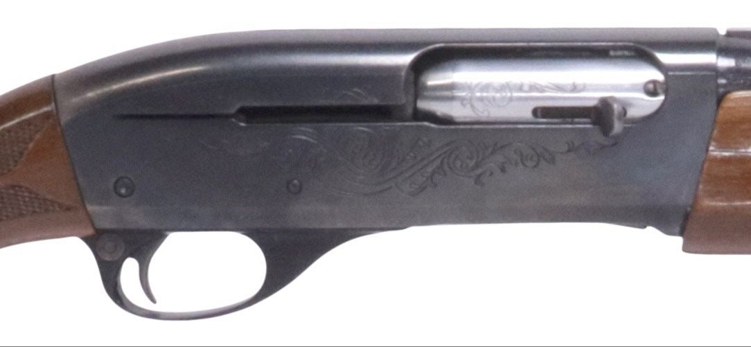 REMINGTON 1100 SHOTGUN, 12GA, AUTO-LOAD, MFG. 1971, VERY GOOD: Remington Model 1100 Shotgun, mfg.1971, auto load, 12 gauge, 2.7shells, 27.5" vent rib barrel with modified choke, bead front sight, tubular magazine, light scrolled receiver engraving, silver tone sc