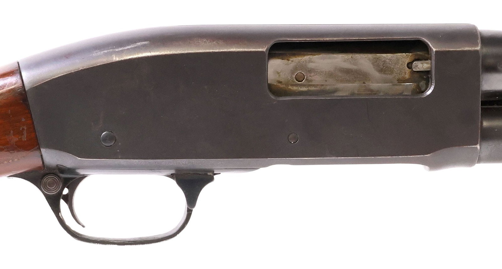 REMINGTON MODEL 31 PUMP SHOTGUN, 16 GAUGE: Remington Model 31 Slide Action Shotgun, mfg. c. 1949, 16 gauge, 2.3/4 shells, 27.25" barrel including the installed Polychoke, white bead front sight, four round tubular magazine, trigger guard safet