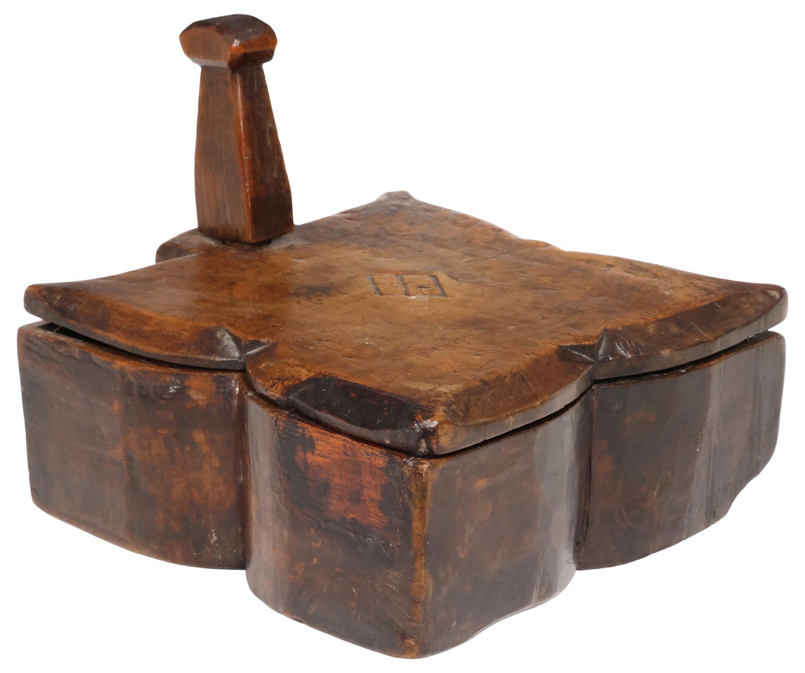 RUSTIC ENGLISH CARVED OAK TREEN SPICE BOX W/ 5 COMPARTMENTS: Rustic English treenware spice box, 19th c., an upright handle, securing the lobed swivel cover with a central incised geometric device, opening to five divided hollowed compartments, approx 8"h, 9"w,