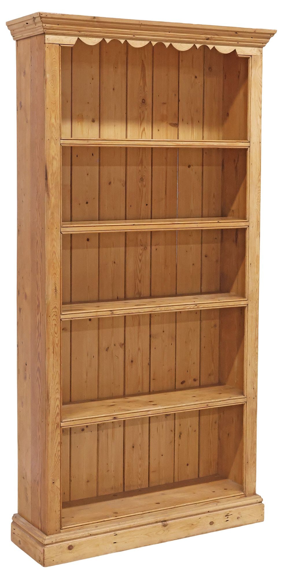 ENGLISH EDWARDIAN PINE OPEN BOOKCASE: English Edwardian pine bookcase, early 20th c., having step-molded cornice and scalloped apron, over five open shelves, on plinth base, approx 75.5"h, 39"w, 12.5"d