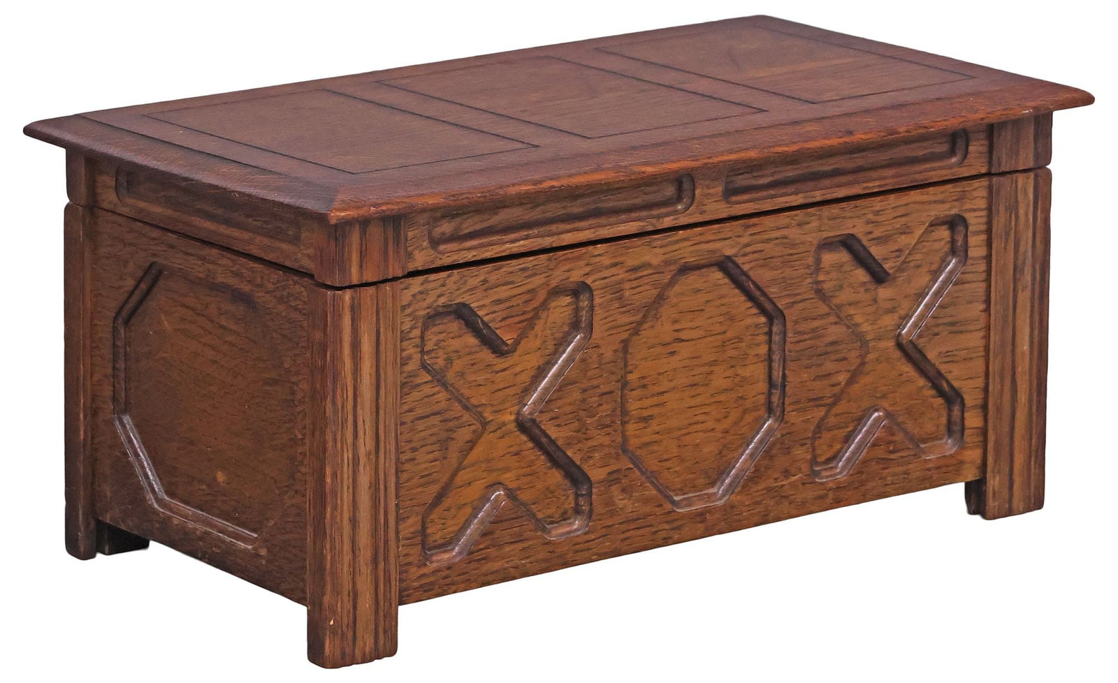 EDWARDIAN OAK MINIATURE STORAGE CHEST / TRUNK, MORCO TRADEMARK: English Edwardian oak miniature storage chest, early 20th c., incised 'panels' on the top, over the facade in a geometric motif, reeded uprights, interior with marbleized paper liner, retaining Morco 