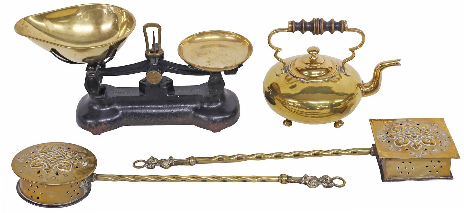 (4) ENGLISH BRASS KITCHENWARE: CHESTNUT ROASTERS, KETTLE & SHOP SCALE: (lot of 4) English brass kitchenware, late 19th/ early 20th c., including: (pair) chestnut roasters, each with "Lincoln Imp" grotesque-form finials and crimped handle, perforated basins with chased fl