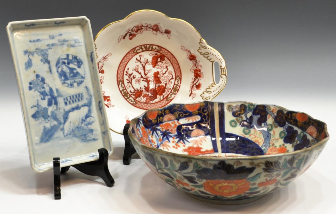 (3) IMARI DECORATED BOWL, CHINESE TRAY & A DISH: (lot of 3) Group of Asian and English table items: (1) Imari palette center bowl, richly decorated and enameled to both the interior and exterior, raised on a short foot, 3.25"h, 9.5"diam; (1) Chinese