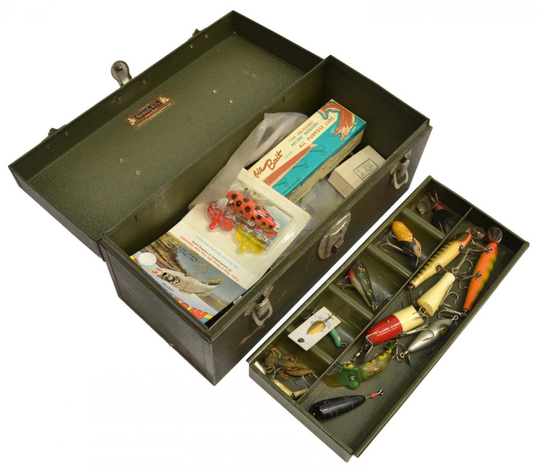 VINTAGE FISHING TACKLE BOX & ACCESSORIES