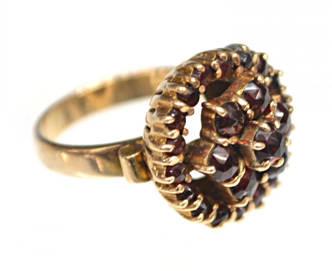LADIES 14KT GOLD & RED GEMSTONE ESTATE RING: Ladies 14kt yellow gold estate ring, set with red stones, likely garnets, a surround of stones enclosing floriform center, 6.4 grams (inclusive of stones), approx size 5.5 Start Price: $150.00