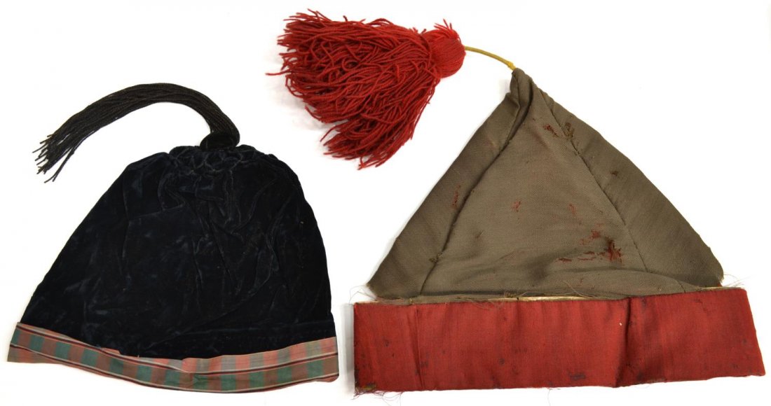 (2) CIVIL WAR SOLDIERS LOUNGING SMOKING CAPS: (lot of 2) Civil War gentlemen soldiers lounging or smoking caps used in leisure periods at camp: (1) hand sewn velvet with buttoned tassel at top, plaid color trim band, lined interior; (1) gray peak