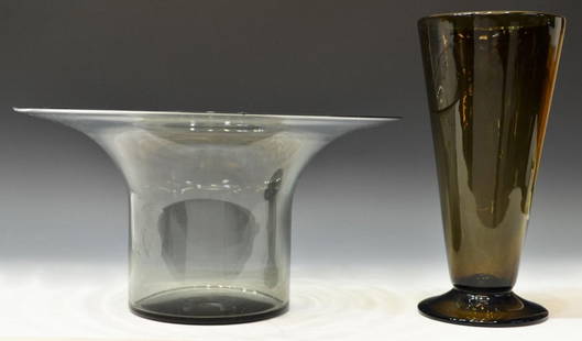 (2) LARGE ITALIAN MODERN ART GLASS VASES, VISTOSSI: (lot of 2) Italian modern art glass vase group, comprising: (1) large flared vase of hat form in smoke gray glass, original design by Luciano Vistosi (Italy, 1931-2010) for Vetreria Vistosi, c. 1980's