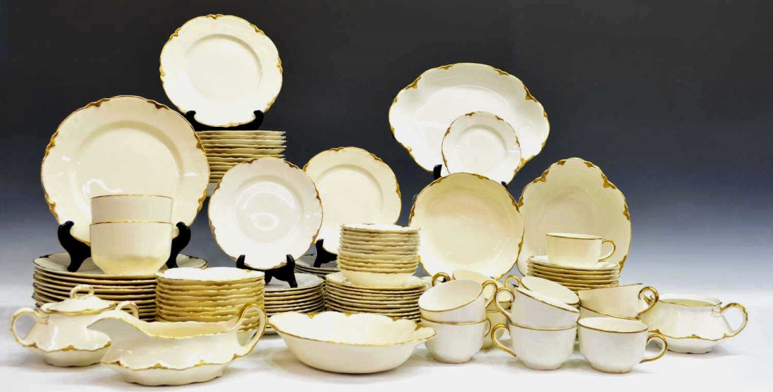(127) HOMER LAUGHLIN GILT PORCELAIN DINNER SERVICE: (set of 127) Vintage Homer Laughlin china dinner service with 18kt yellow gold trim, comprising: (13) dinner plates, 10.25"diam; (14) lunch plates, 9.25"diam; (12) salad plates, 8.45"diam; (14) bread 