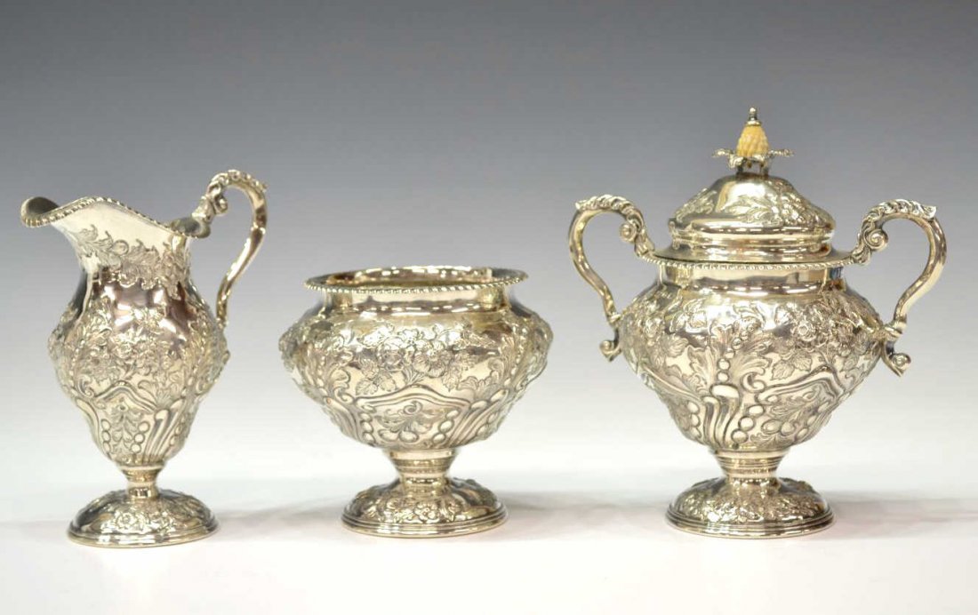 ENGLISH S. BLANCKENSEE REPOUSSE STERLING SET: (set of 3) English repousse sterling silver service set, S. Blanckensee & Son Ltd, Birmingham, c. 1919, retailed by Black Starr & Frost, the matching set comprising: (1) lidded sugar, a fruited finial