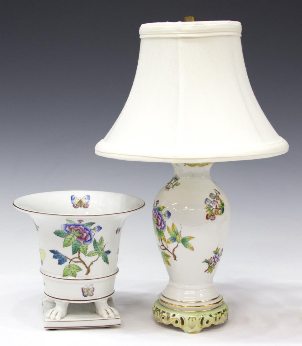 (2) HEREND QUEEN VICTORIA TABLE LAMP & CACHEPOT: (lot of 2) Herend porcelain table articles, Hungary, both in the Queen Victoria pattern, including: (1) cachepot, the urn with flared rim, raised on four paw feet, on a square base, 5.25"h, 5.75"diam;