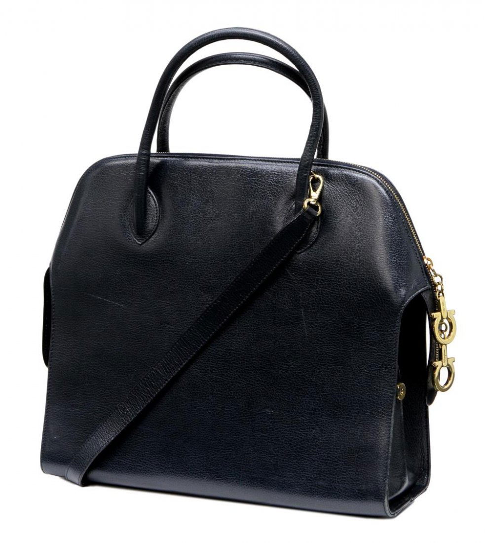 FERRAGAMO NAVY BLUE GRAINED LEATHER HANDBAG: Salvatore Ferragamo handbag in navy blue grained leather, leather handles, single zipper closure, black interior with two compartments and single side zipper pocket, accompanied by detachable strap, m