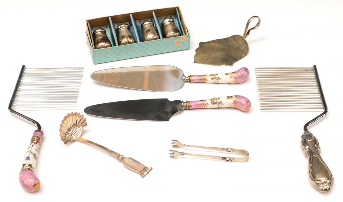 (11) STERLING & PORCELAIN HANDLED SERVICE FLATWARE: (lot of 11) Collection sterling and other service flatware: (4) miniature sterling salts, 1.5"l; (1) Sanborns sterling ladle, Mexico, shell form bowl, 5.25"l; (1) sterling leaf form server with loop h