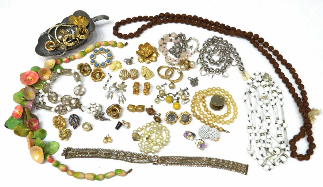 GROUP VINTAGE COSTUME JEWELRY, HATTIE CARNEGIE: (lot) Large collection of vintage costume jewelry and parts and pieces, highlights include (1) Hattie Carnegie brooch set with blue cabochons and rhinestones, (1) Crosse gilt floral brooch dated 1958,