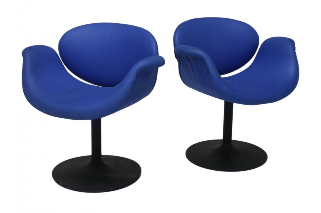 (2) ARTIFORT TULIP CHAIRS, DESIGN BY PIERRE PAULIN: (lot of 2) Artifort Tulip chairs, design by Pierre Paulin (Framce, 1927-2009), each in blue poor condition upholstery, swiveling on a black pedestal circular base, Artifort name at underside, 29.5"h,